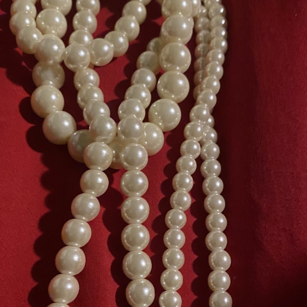 Elegant Cream Pearl Necklace - Picture 2 of 6